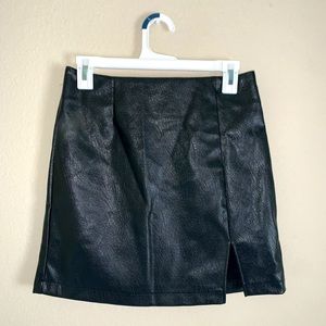 Foe leather black skirt
